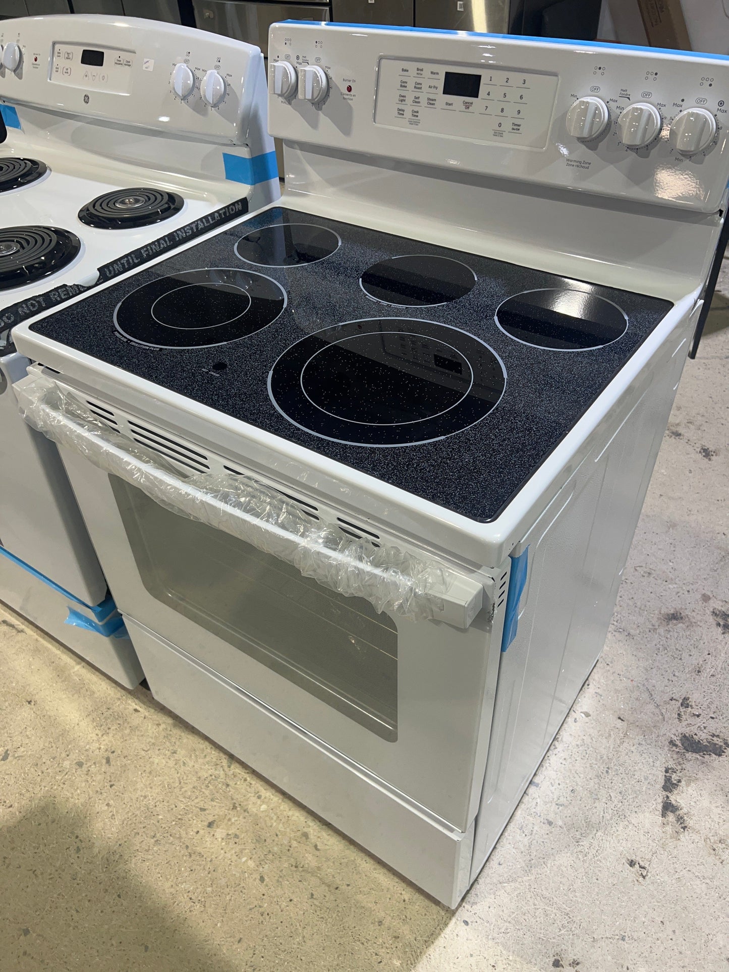 30" GE 5.0 Cu. Ft. Electric Freestanding Smooth Top Range with True European Convection in White - JCB840DVWW