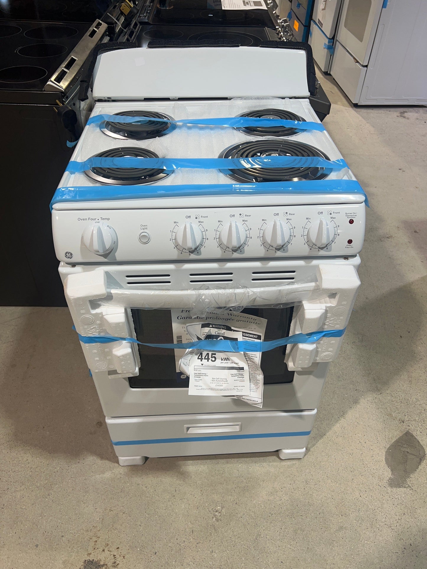 GE JCAS300DMWW Range, 24" Exterior Width, Electric Range, Coil Burners (Electric), 4 Burners, 2.9 cu. ft.