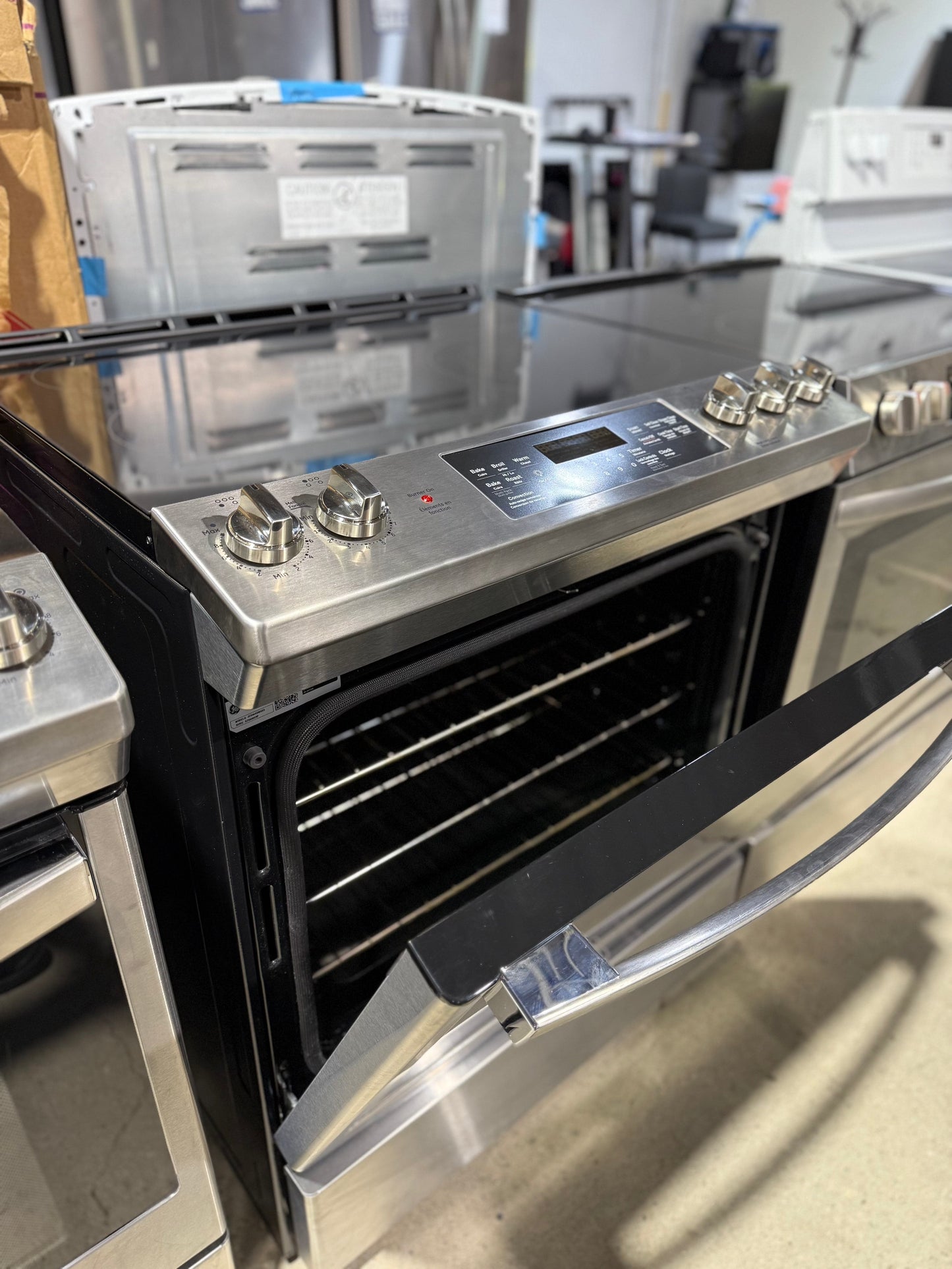 GE 30" ELECTRIC SLIDE-IN FRONT CONTROL TRUE CONVECTION RANGE WITH STORAGE DRAWER STAINLESS STEEL - JCS840SMSS