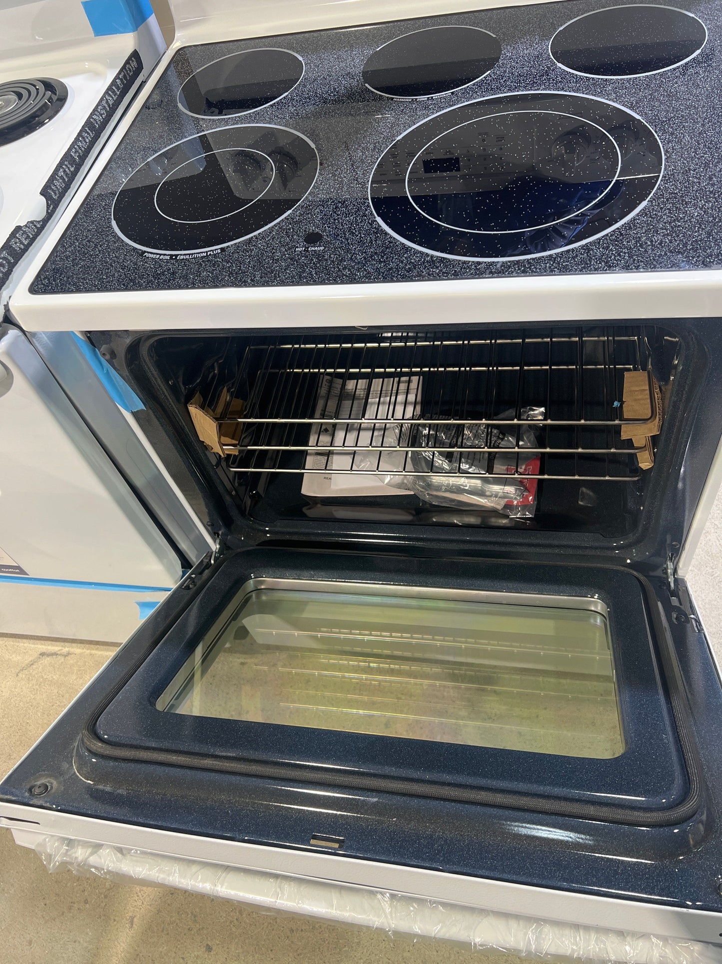 30" GE 5.0 Cu. Ft. Electric Freestanding Smooth Top Range with True European Convection in White - JCB840DVWW