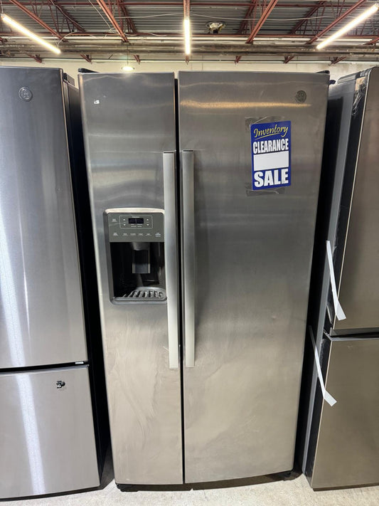 GE GSS23GYPFS Side by Side Refrigerator, 33 inch Width, Ice Dispenser (Thru Door), Water Dispenser (Exterior), 23.2 cu. ft. Capacity, STAINLESS STEEL colour Multi-Level Drawers, Edge-to-edge glass shelves