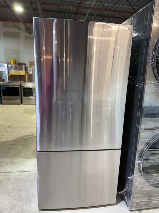 GE GBE17HYRFS Bottom Mount Refrigerator, 31" Width, ENERGY STAR Certified, Counter Depth, 17.7 cu. ft. Capacity, Stainless Steel colour