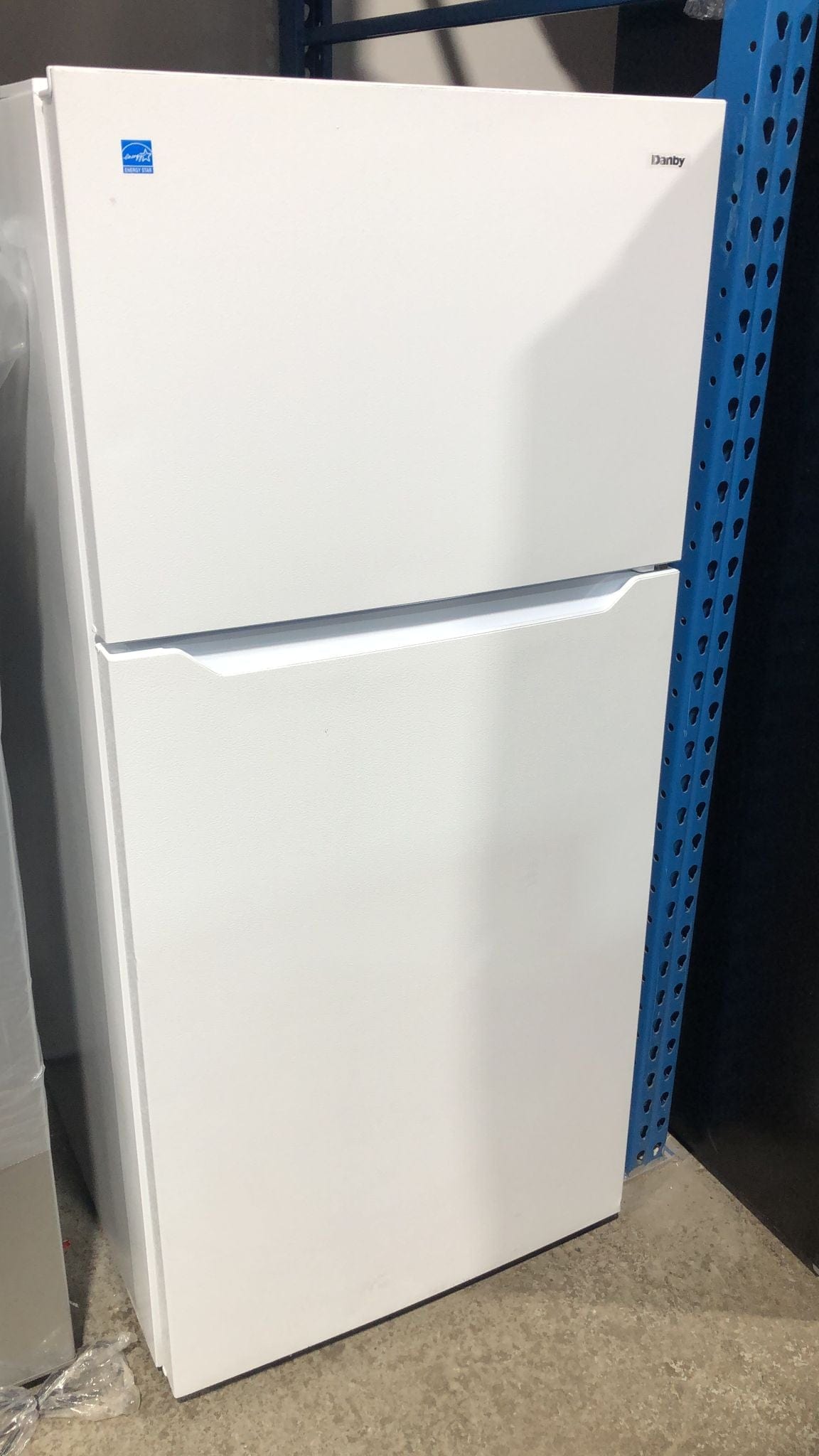 DFF142E1WDB Mid Size Ref. up to 18 cu. ft : DANBY 14 cu ft Frost free refrigerator - White - Active