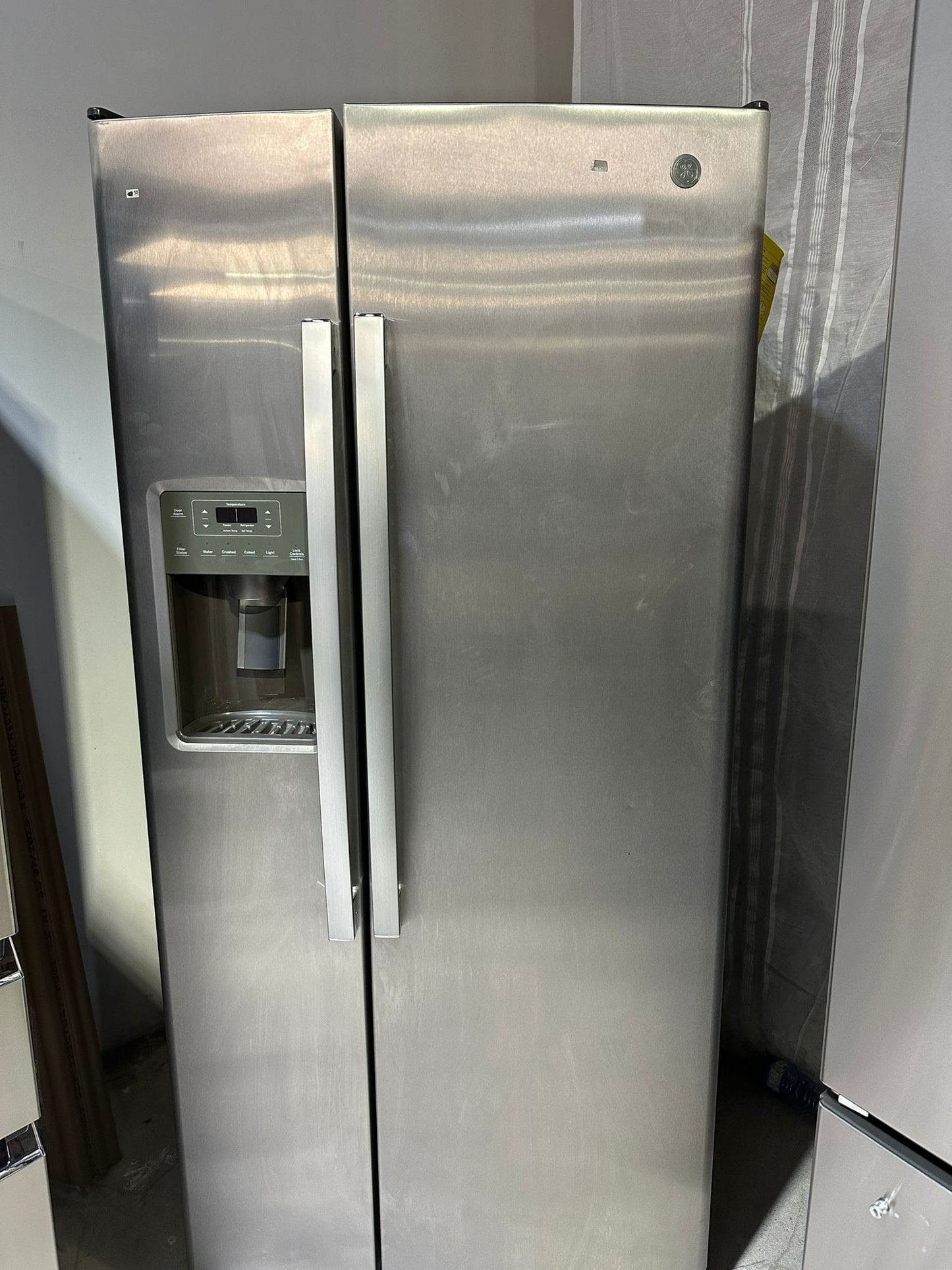 GE GSS23GYPFS Side by Side Refrigerator, 33 inch Width, 23.2 cu. ft. Capacity