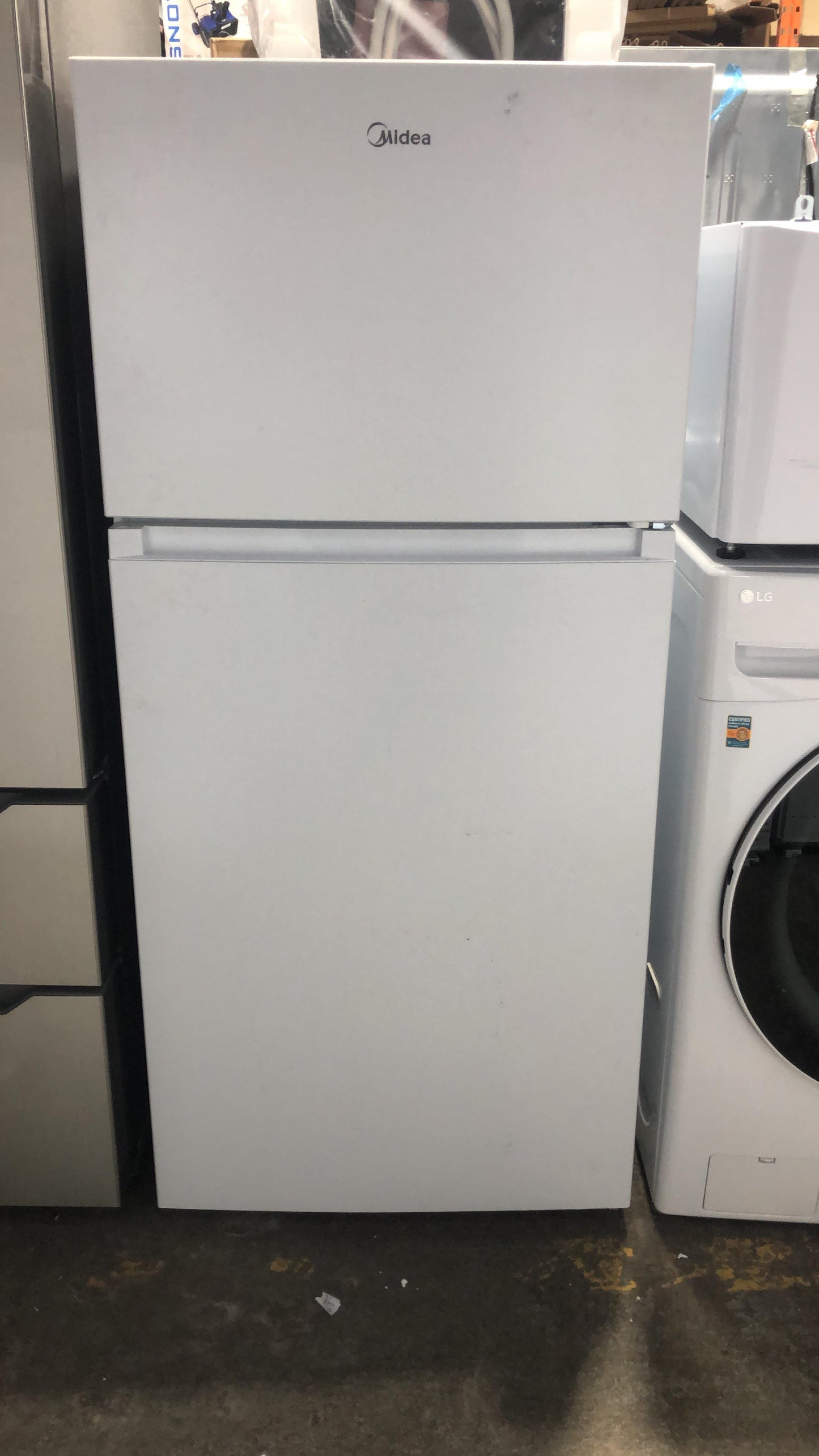 Midea 28 in. 14.2 cu.ft. White Top Mount Refrigerator (MRT14B3AWW)